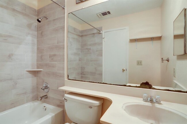 Building Photo - 12038 Flaxen Dr