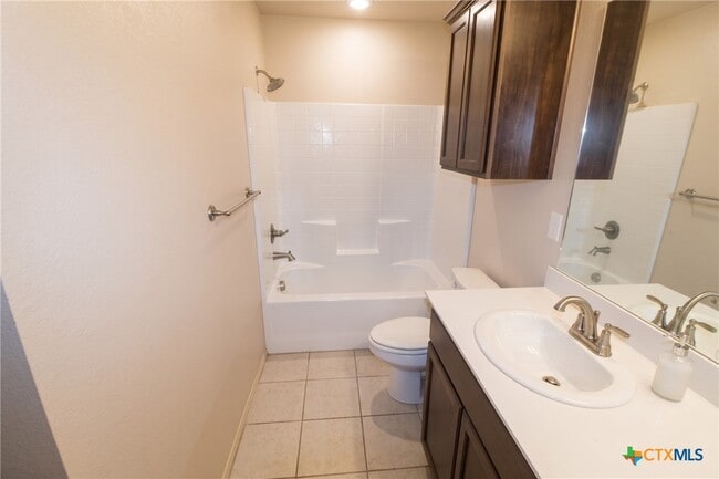 Building Photo - 1705 Montell St
