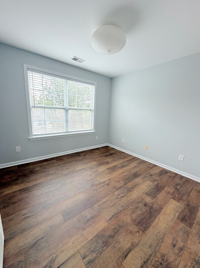 Building Photo - 307 Laurel Hill Ln