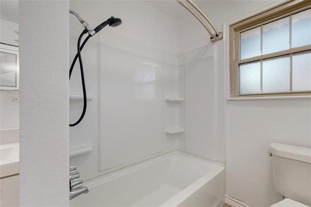 Building Photo - 2702 Tolosa Dr