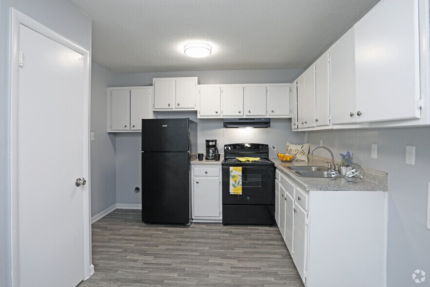 Legacy Crossing Apartments 3900 Hahns Ln Greensboro NC 27401