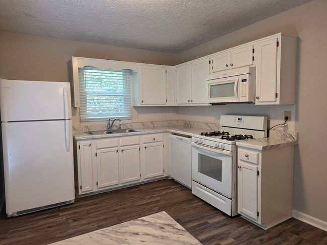 Building Photo - Rare 3 bed 2 bath ranch located in Marietta