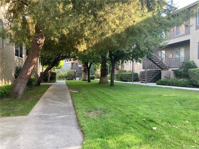 Building Photo - 5484 Dobbs St