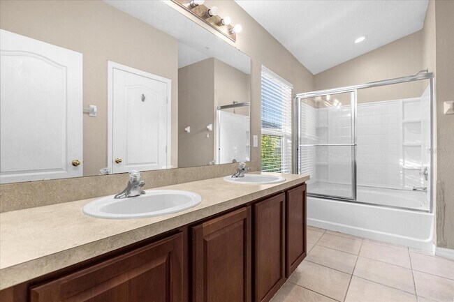 Building Photo - 2811 Pine Oak Trail