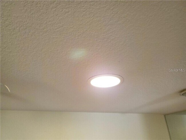 Building Photo - 1108 Apple Terrace