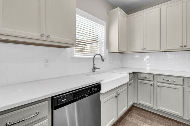 Building Photo - 1624 Shady Pine Rd