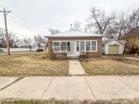 Building Photo - 623 E Hanson Ave