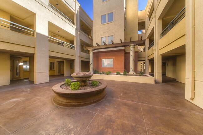 Building Photo - 270 E Flamingo Rd