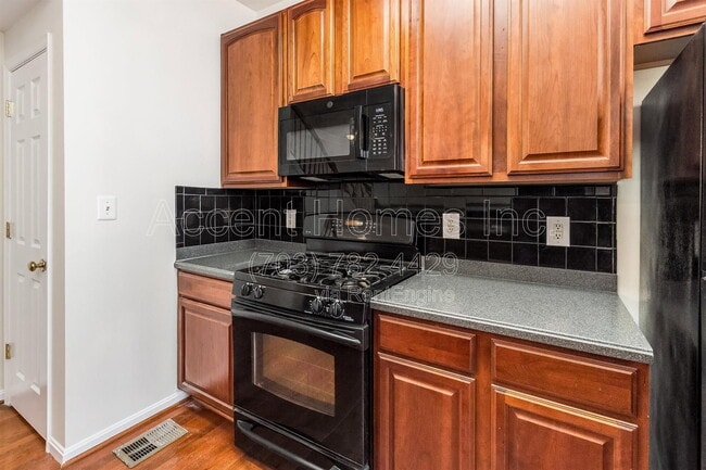 Building Photo - 9875 Dochart Sound Ln