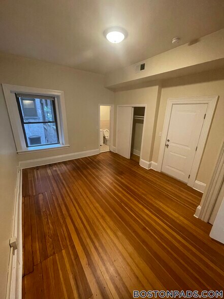 Building Photo - 1463 Beacon St