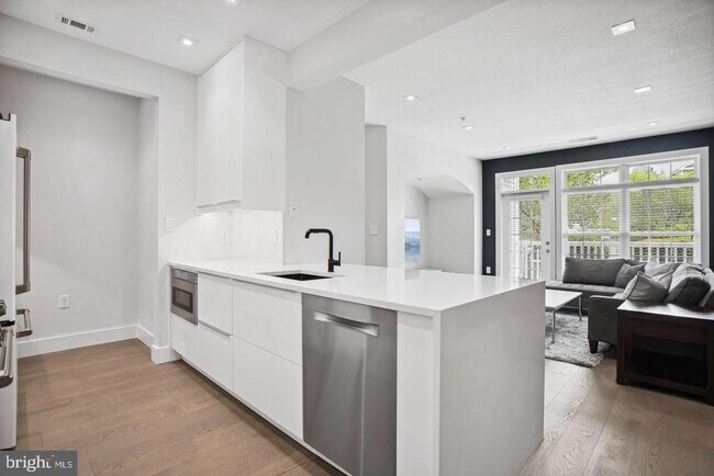 Building Photo - 501 Sunset Terrace
