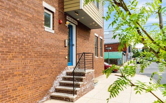 Building Photo - 1507 W Oxford St