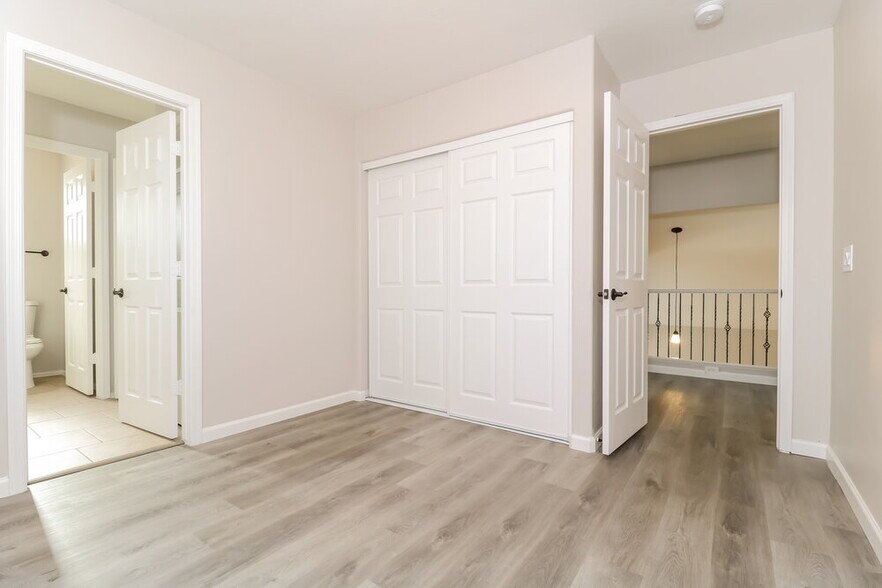 Building Photo - 8216 W Globe Ave