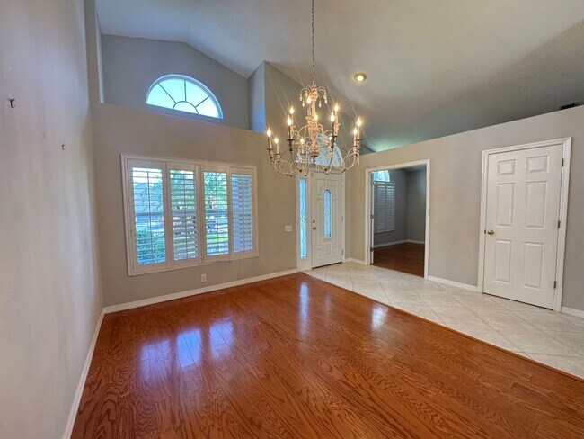 Building Photo - 4 Bedroom 2 Bathroom with Garage and Pool! Annual Rental