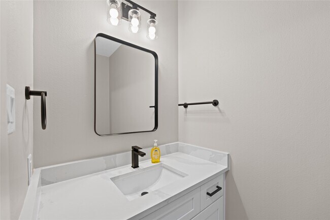 Building Photo - 2614 Piemonte Ave