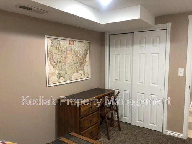 Building Photo - 3397 Eastwood Dr