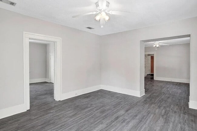 Building Photo - 3 Bedroom 2 Bathroom House in Mobile