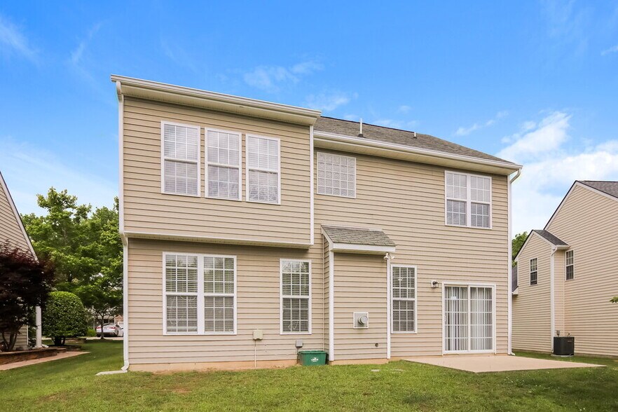 Building Photo - 8015 Willowglen Dr