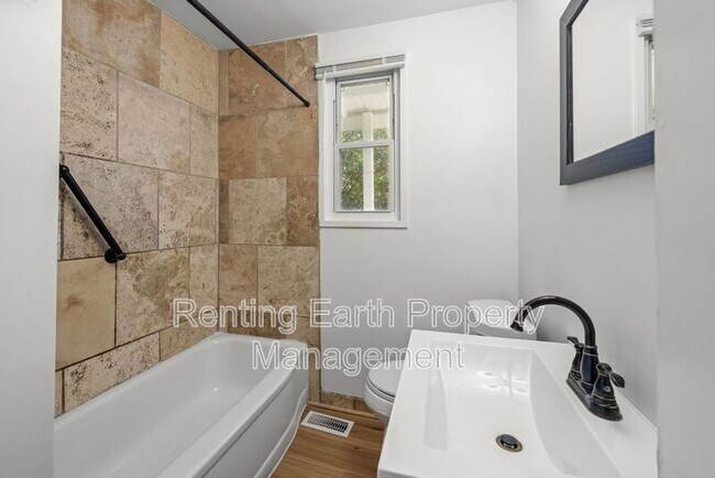 Building Photo - 604 Annie Laura Dr