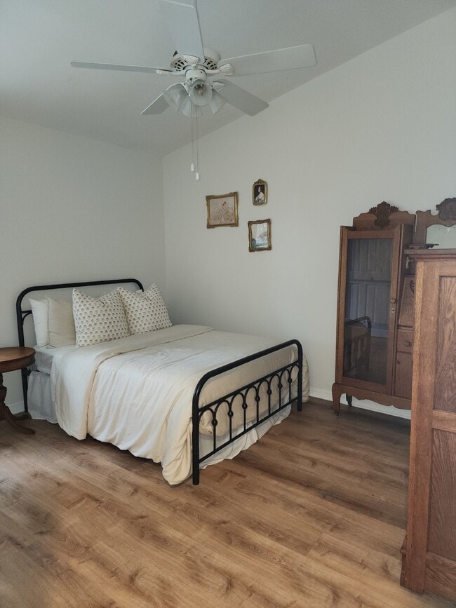 Building Photo - Pool home in Historic Tarpon Springs