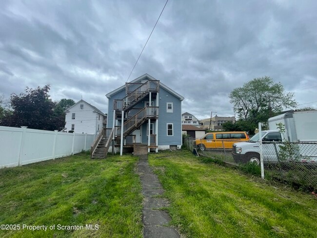 Primary Photo - 305 Willow St