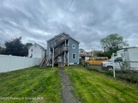 Building Photo - 305 Willow St