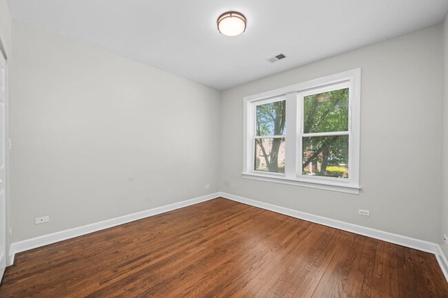 Building Photo - 9100 Lamon Ave