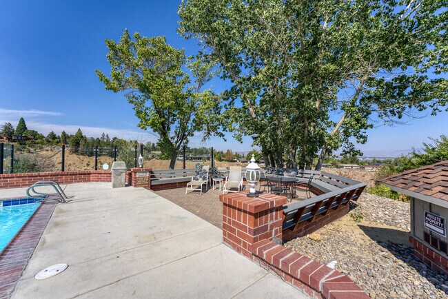 Building Photo - 2320 Overlook Ct