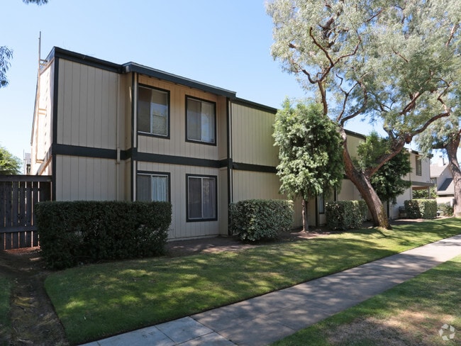 Building Photo - VINTAGE II APTS