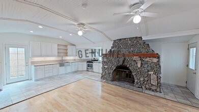 Building Photo - Adorable 2Bd 2Ba Home in Silverado Canyon