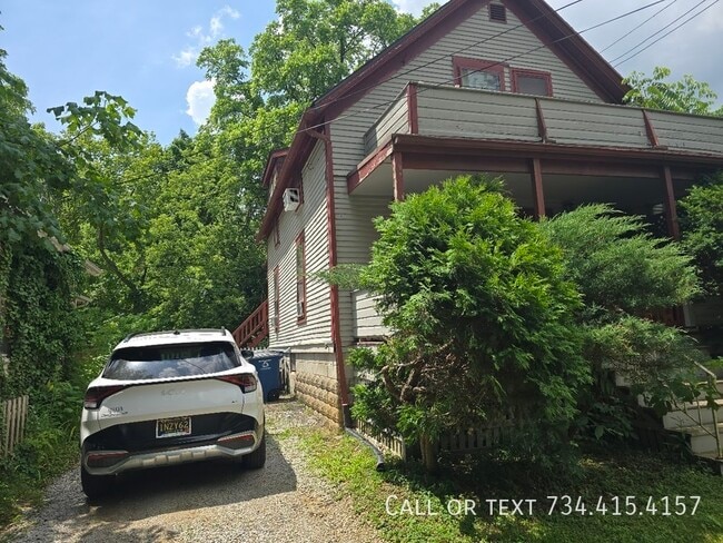 Building Photo - 110 E Summit-