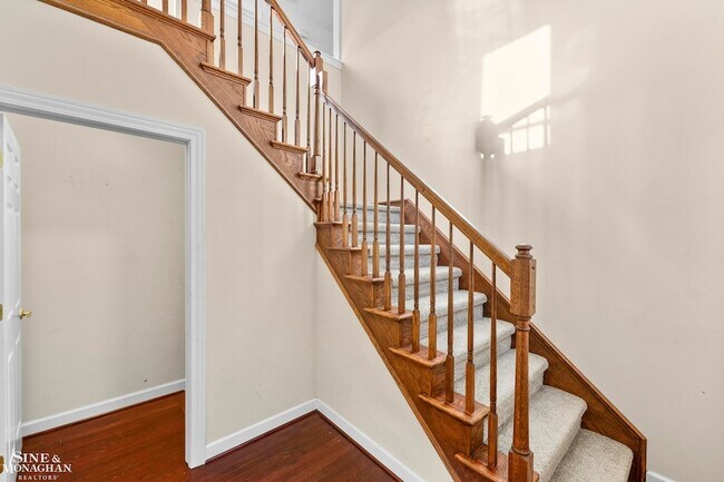 Building Photo - 904 Trombley Rd