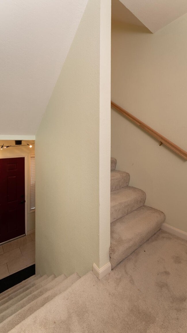 Building Photo - 2 bedroom in Kirkland WA 98034