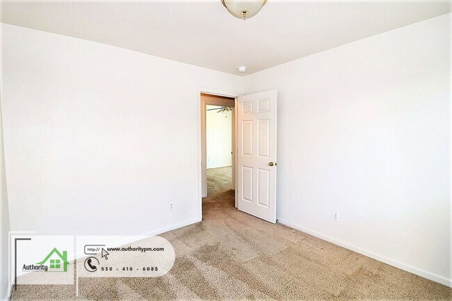 Building Photo - 22375 Rio Alto Dr