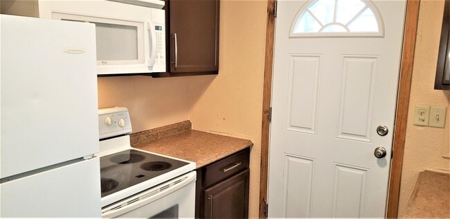 Building Photo - 640 Calder Ave