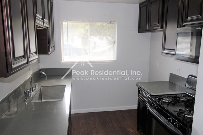 Building Photo - Updated 2bd/1ba Lincoln Village Duplex wit...