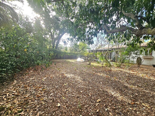 Building Photo - Lake Pasadena - Charming 2 Bedroom Home with Spacious Yard