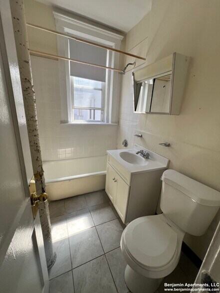 Building Photo - 120 Washington St