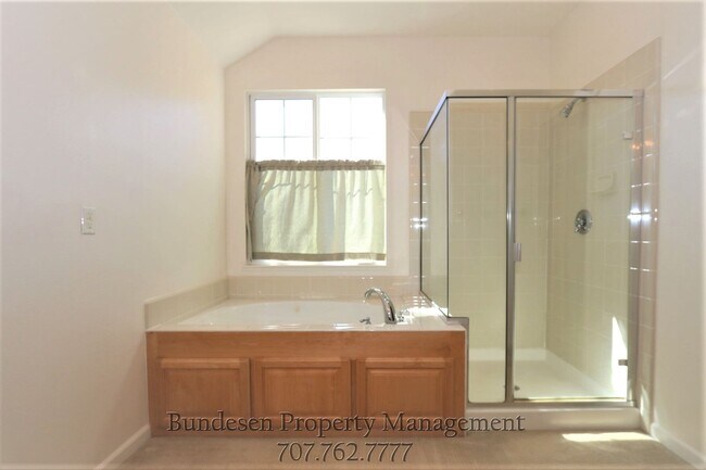 Building Photo - 18 Rowe Ranch Dr