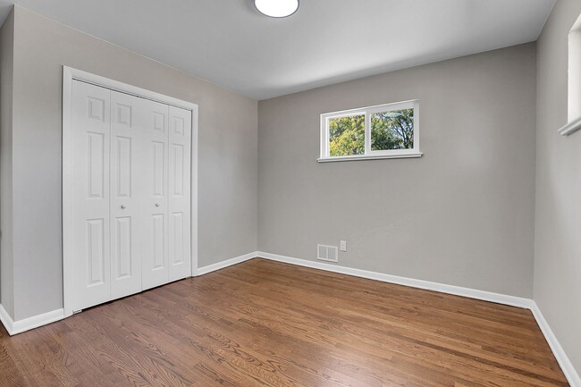 Building Photo - 4 bedroom, 2 bath Home in Golden