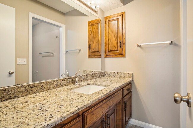 Building Photo - 11912 Shady Trail Ln