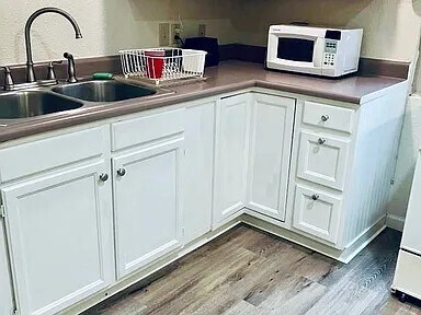 Kitchen sink & microwave - 8177 S Franklin Ct