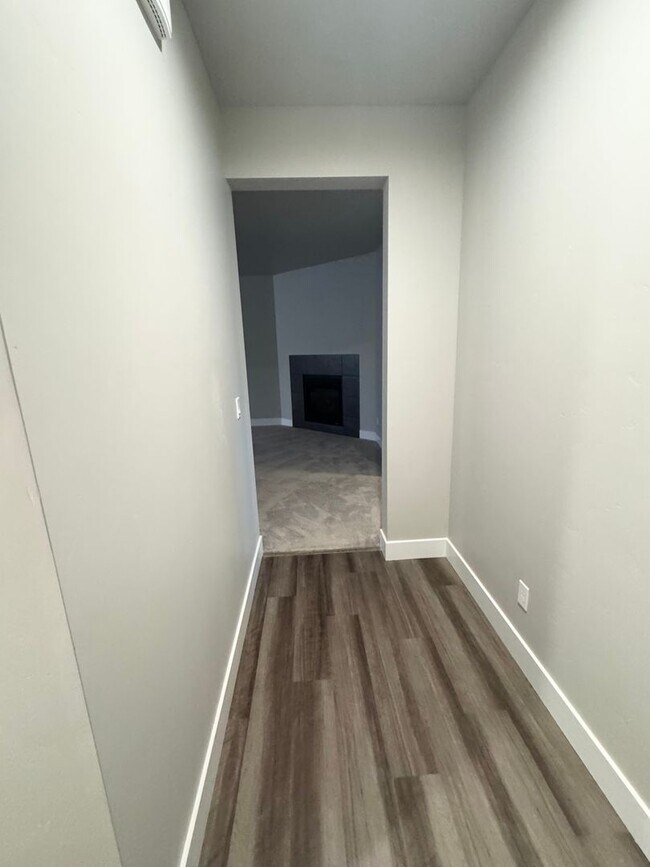 Building Photo - Beautiful Newer Built 3-Bedroom, 2 bath Home in Meadows at West Highlands