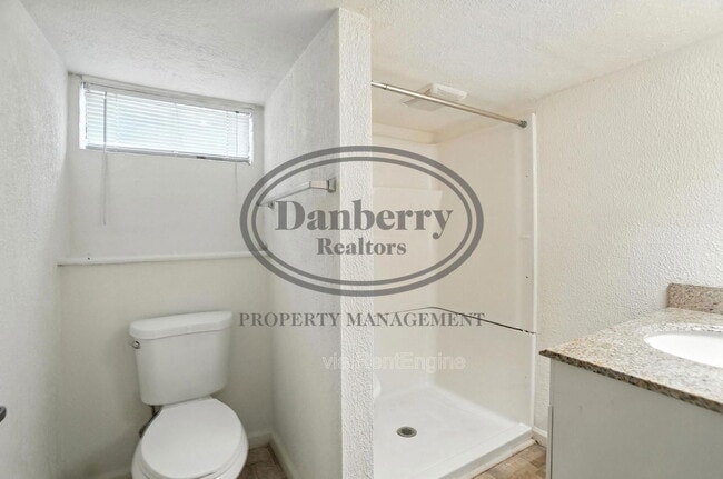 Building Photo - 822 Searles Rd