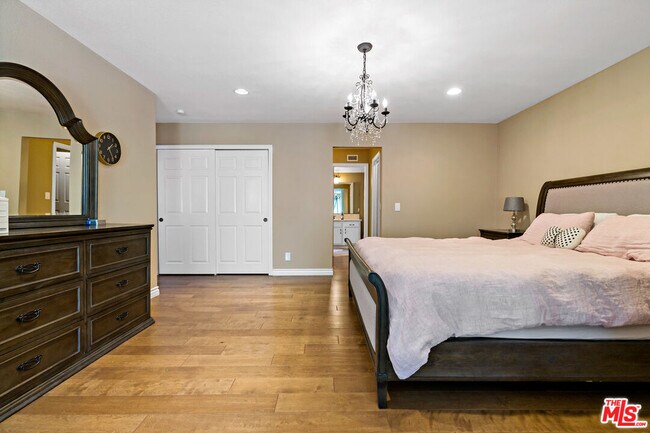 Building Photo - 683 Triunfo Canyon Rd