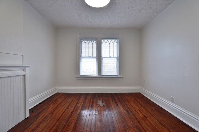 Building Photo - 229 E 11th Ave