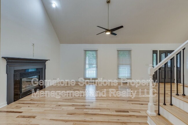 Building Photo - 221 Adams Ct