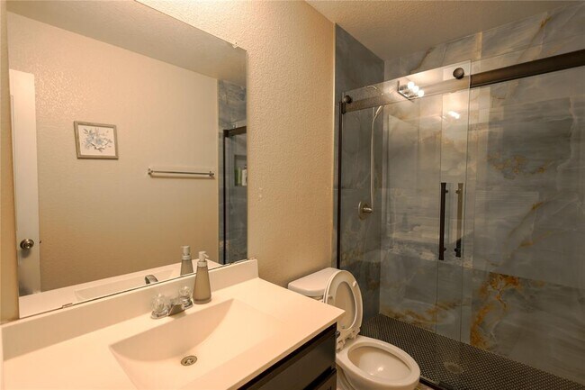 Building Photo - 14919 Hartsmith Dr