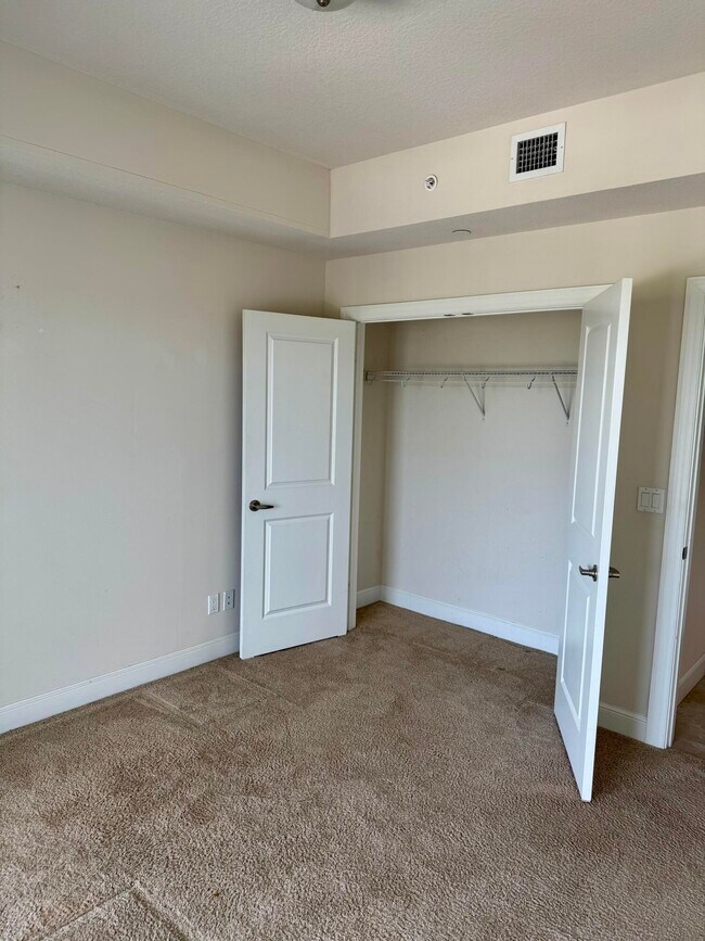 Building Photo - 341 Bay Colony Dr N