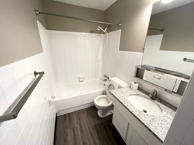 Building Photo - 503 Village Green Ln